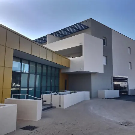 Studio Dans Une Avec Piscine Διαμέρισμα